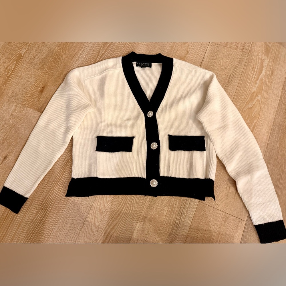 Laundry By Shelli Segal V Neck Cardigan Knit Sweater. Gorgeous Buttons Sz S NWT